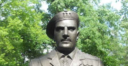 Norman Davies: pamiętajmy o polskich uchodźcach, którzy szli z Armią Andersa