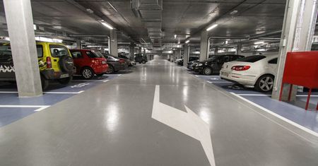 Problem z parkingami i garażami podziemnymi. Jeden pewniak z dziesięciu planowanych