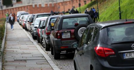 Kraków chce ułatwić parkowanie w centrum. Nowe przepisy uderzą w mieszkańców