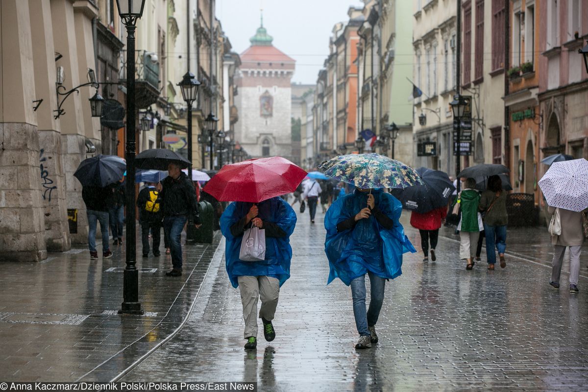 Intensywne opady deszczu w centrum i na południu Polski. IMGW ostrzega