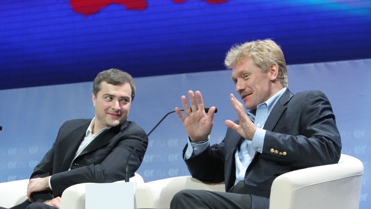 Dmitrij Pieskow (z prawej) nie ukrywa, że porozumienie państw OPEC to dla Rosji dobra wiadomość