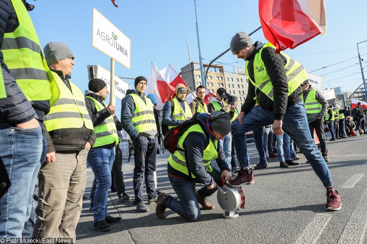 Protest rolników w Warszawie. Plac Zawiszy nieprzejezdny - ogromne utrudnienia w centrum miasta