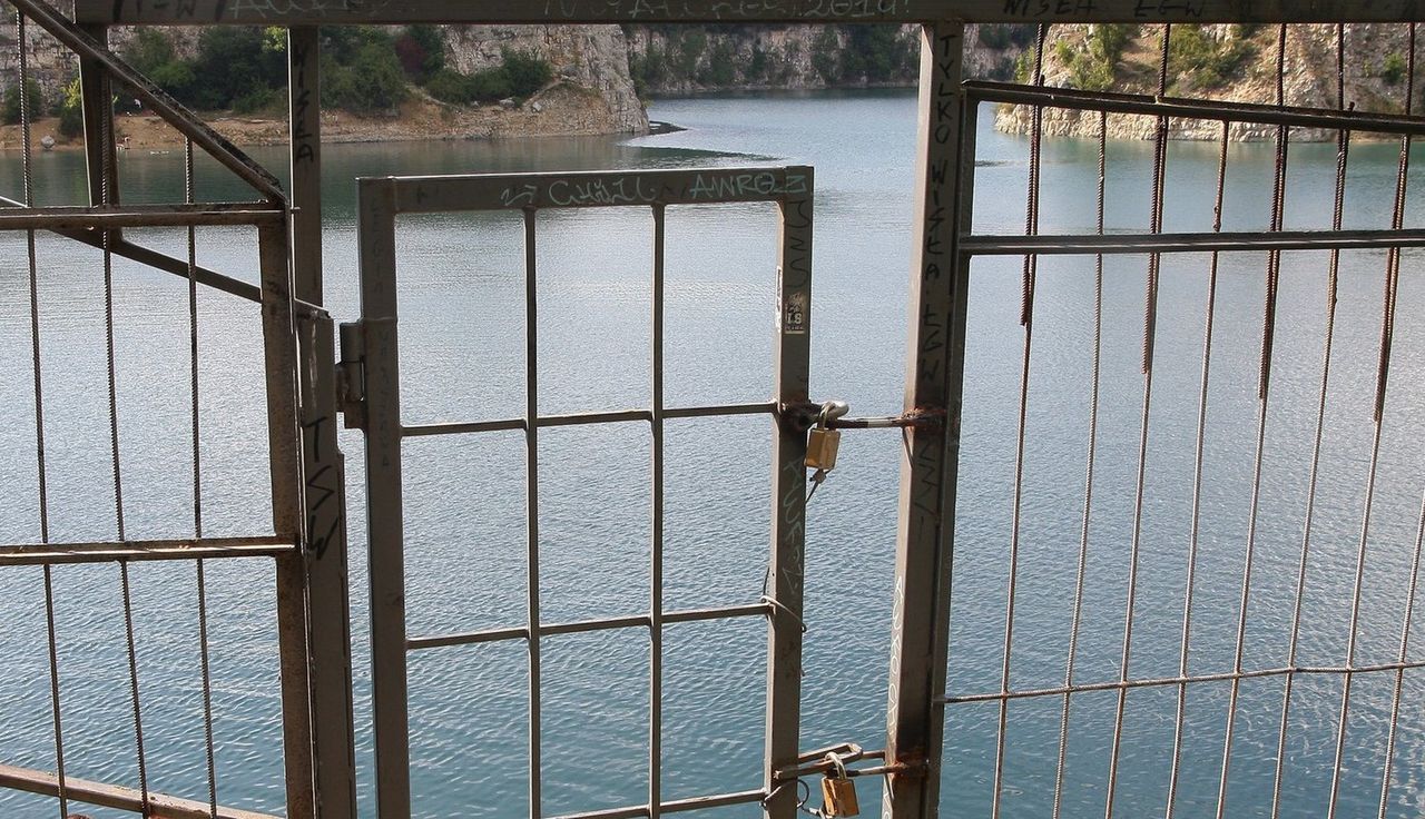 "Nocą można tutaj spotkać samobójców". Mroczna tajemnica krakowskiego kamieniołomu