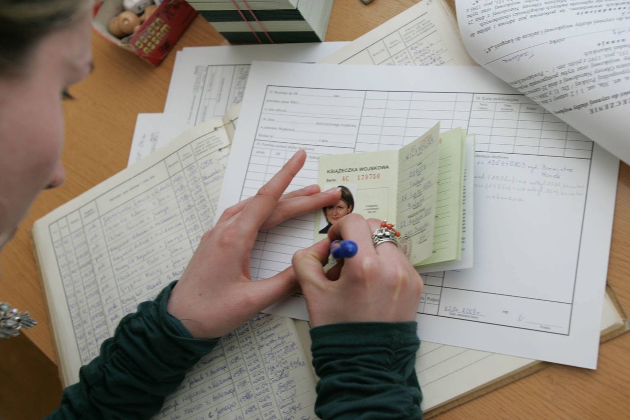 MON wprowadza nowe książeczki wojskowe. Będą ponad dwa razy droższe