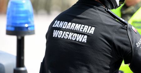 Wypadek funkcjonariusza żandarmerii wojskowej. Ciężko ranny walczy o życie