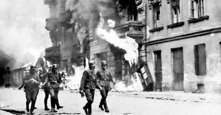 Rosja odtajniła raport dla Stalina o Warszawie z 1945. Zniszczone przez hitlerowców miasto marszałek Żukow określił „martwym”