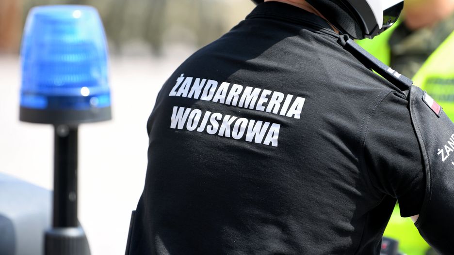 Samochód osobowy nie ustąpił pierwszeństwa przejazdu prawidłowo jadącemu żandarmowi na motocyklu