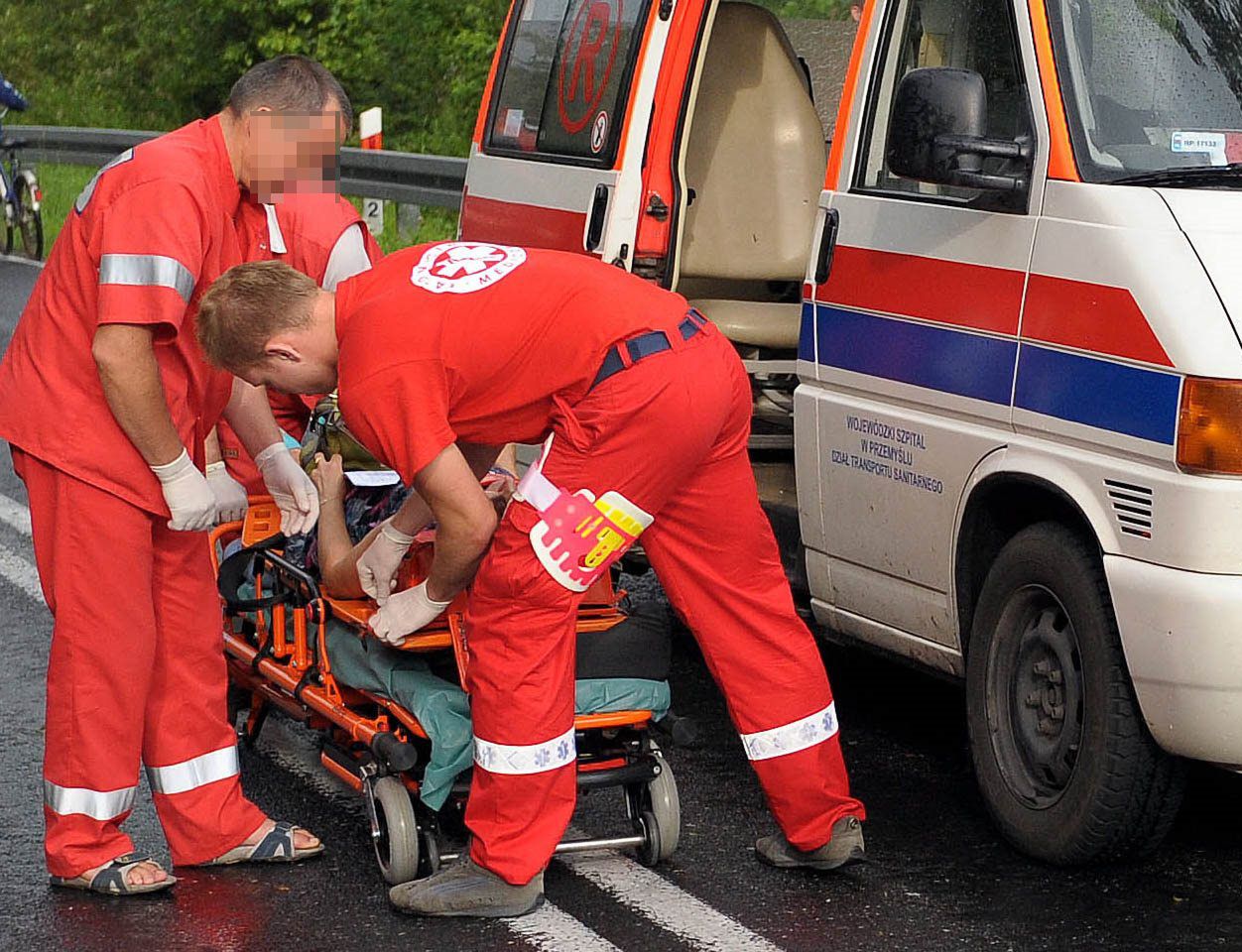 Dyrektor pogotowia w kwarantannie. Zarządza służbami medycznymi z domu