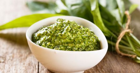 Pesto koperkowe - przepis. Sezonowy i smaczny dodatek do makaronu