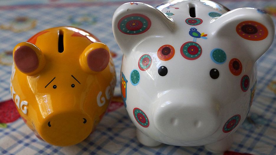 Sprawa obdarowywania dzieci pieniędzmi wciąż budzi kontrowersje wśród rodziców