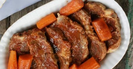 Pieczona karkówka w sosie pomidorowym