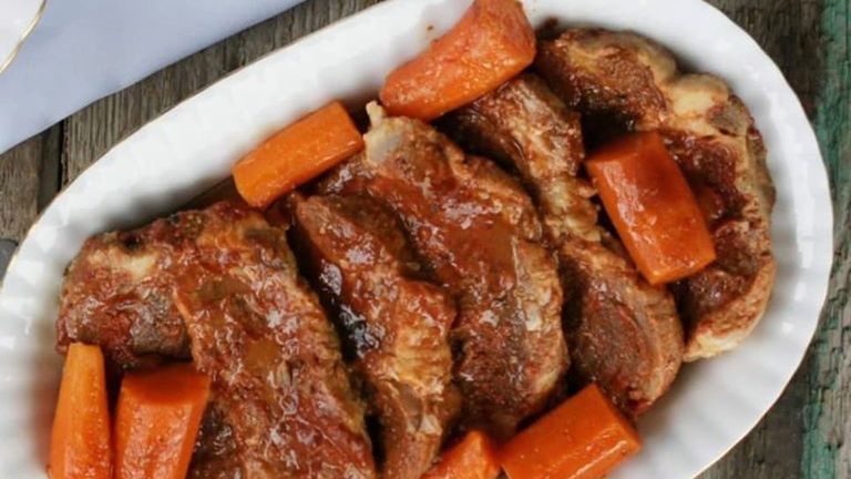 Pieczona karkówka w sosie pomidorowym
