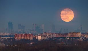 Lato 2019: Truskawkowy Księżyc był widoczny podczas ostatniej pełni. Jakie niezwykłe zjawiska astronomiczne czekają nas jeszcze latem?