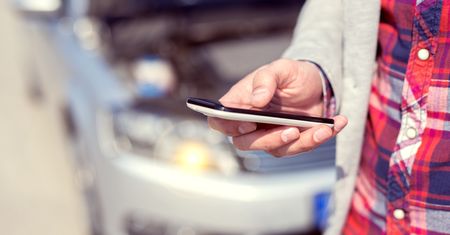 Tradycyjny obrót gotówką kontra mobilne przelewy – poznaj 5 powodów, dla których warto rozliczać się smartfonem!