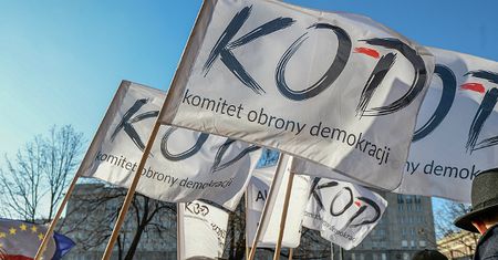 KOD w niedzielę idzie pod Sejm bronić sądów. "To zamach stanu"
