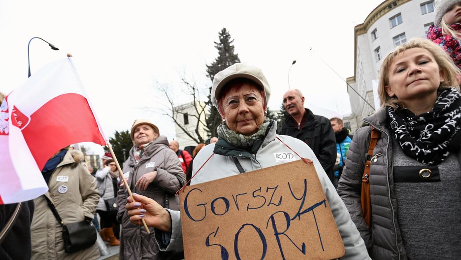 Przewodniczący KOD-u, Krzysztof Łoziński, uważa, że PiS ma problem z gloryfikowaniem politycznego "chama"
