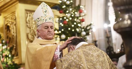 Biskup Jan Szkodoń wyjechał z Krakowa. "Sytuacja bez precedensu"