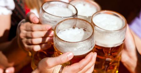 Alkohol dzieli PiS. Jedni chcą wprowadzić nocną prohibicję, inni zwiększać produkcję