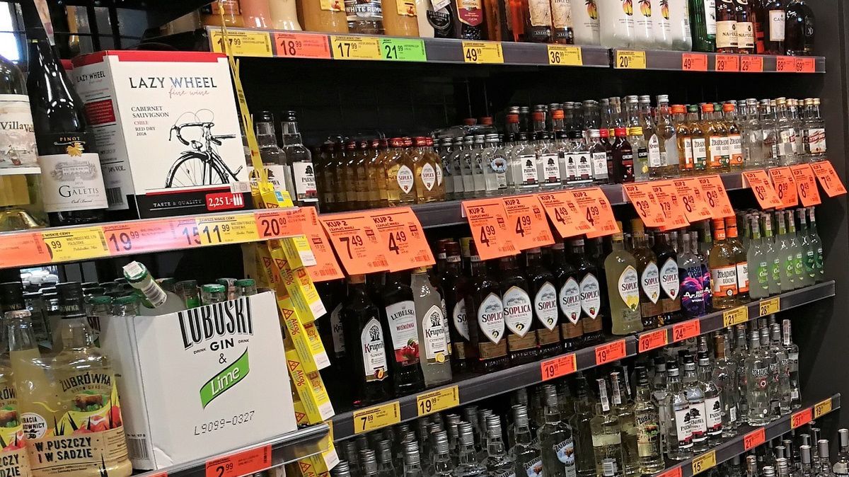 Z analiz wynika, że piwo, wino, wódka i whisky były najczęściej promowanymi alkoholami w gazetkach.