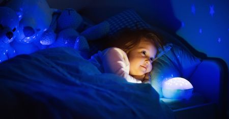 Udekoruj pokój dziecka pięknymi lampami. Wybraliśmy modele do 500 zł