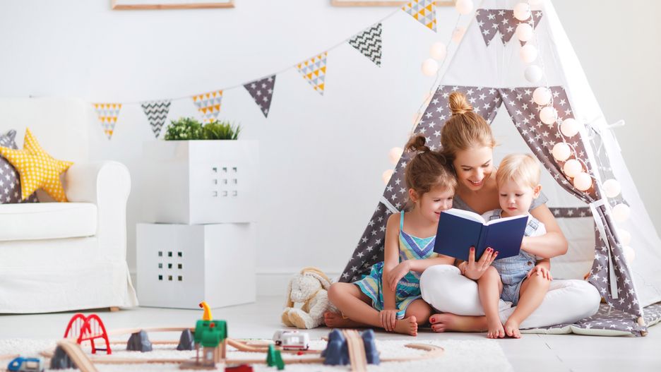Urządzenie pokój 10m2 dla dwójki dzieci to sposób na to, by rodzice zyskali nieco prywatności, a rodzeństwo zacieśniło swoje relacje