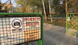 Strajk nauczycieli. W szkole Zalewskiej grożą policją, na płocie "zakaz fotografowania"