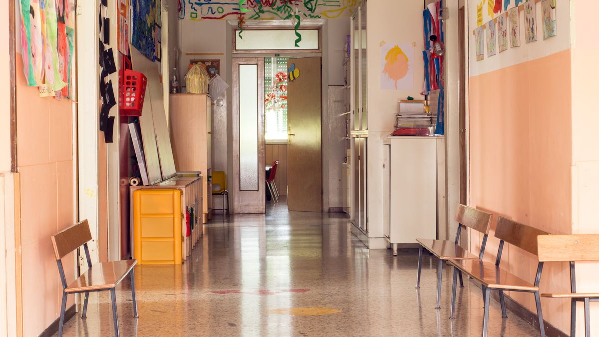 Szkoły pozostaną zamknięte do 10 kwietnia. Będą prowadzić zajęcia zdalnie.