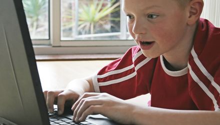MEN: Do 2012 roku jeden uczeń przy jednym komputerze