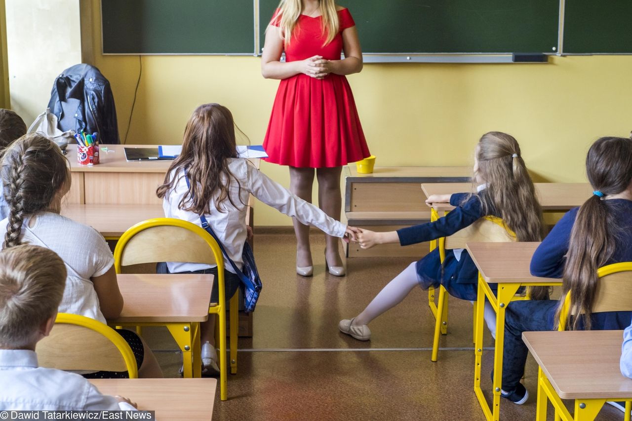 Dziennikarka ma pytanie. "Dlaczego godzimy się na milionowe gaże piłkarzy, a skąpimy nauczycielom"