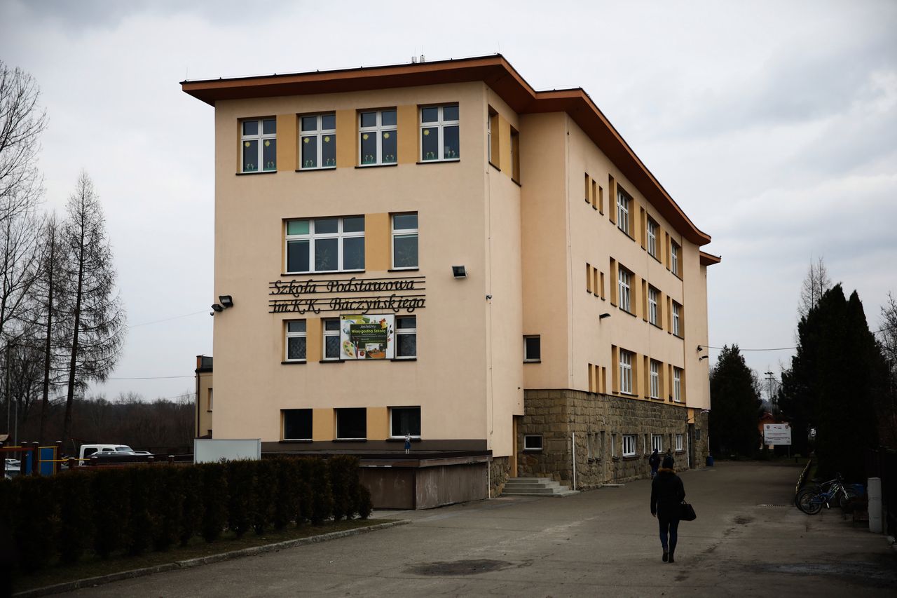 Dyrektorce szkoły grozi zwolnienie. Za lekcje ze studentami Algierii
