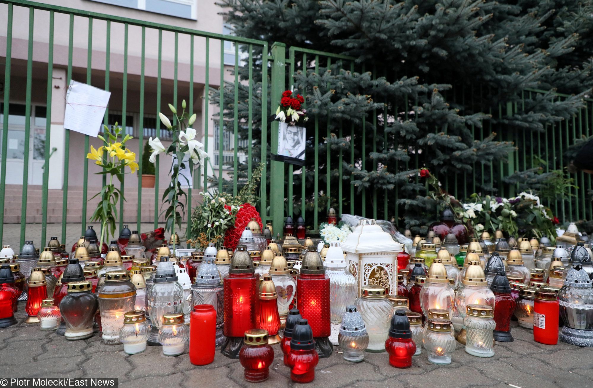 Do tragedii w szkole w Wawrze doszło 10 maja