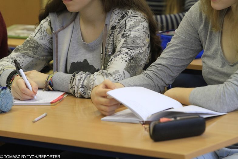 Szkoła w wakacje? To raczej uczniom nie grozi. Ale niewykluczone, że "strajkowe" luki trzeba będzie odrabiać.