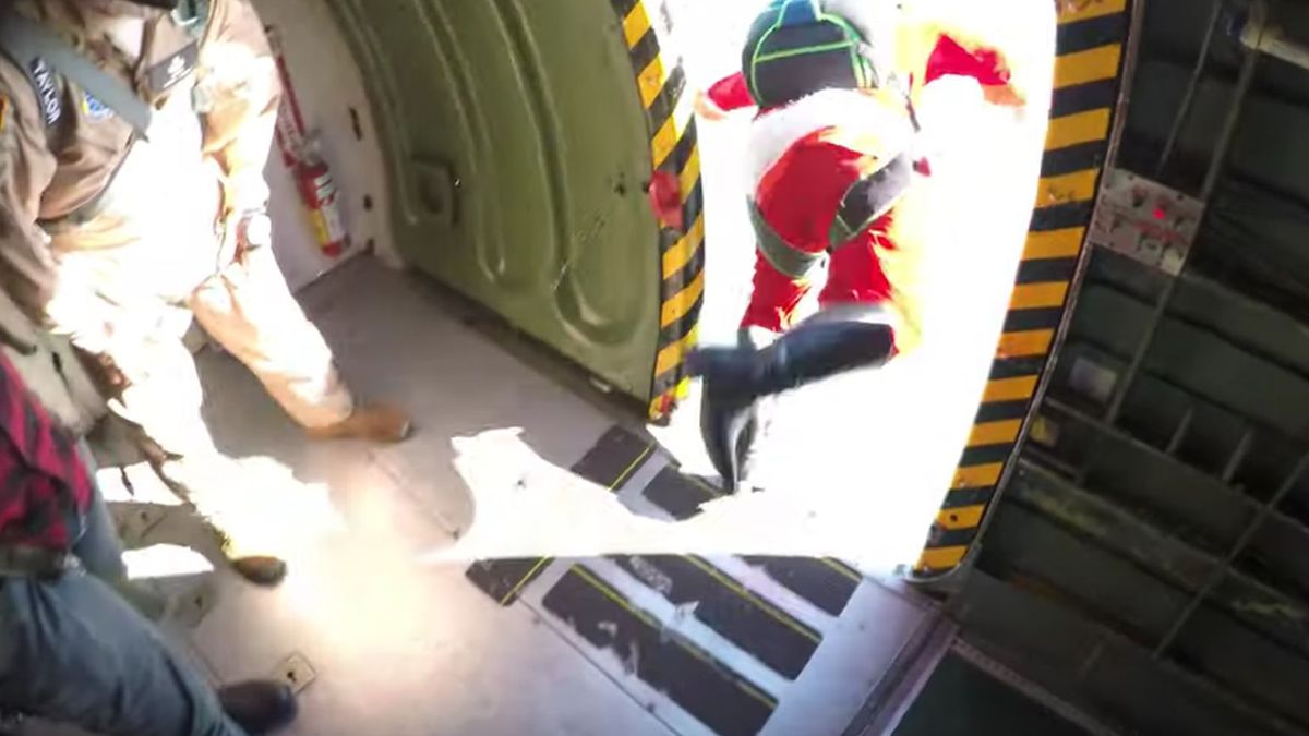 Imprezie Skydiving Santas  na Cocoa Beach na Florydzie w USA.