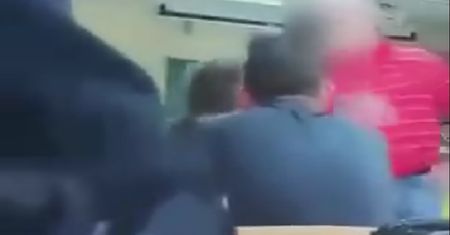 Nauczyciel uderzył ucznia podczas lekcji. Jest nagranie