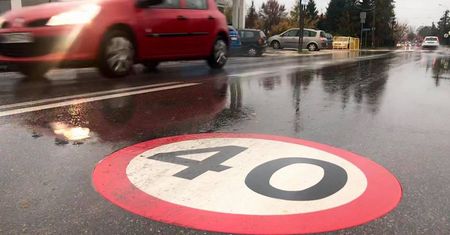 Rodzice ustawili własny fotoradar przed przedszkolem. Zarejestrował 20 tys. piratów drogowych
