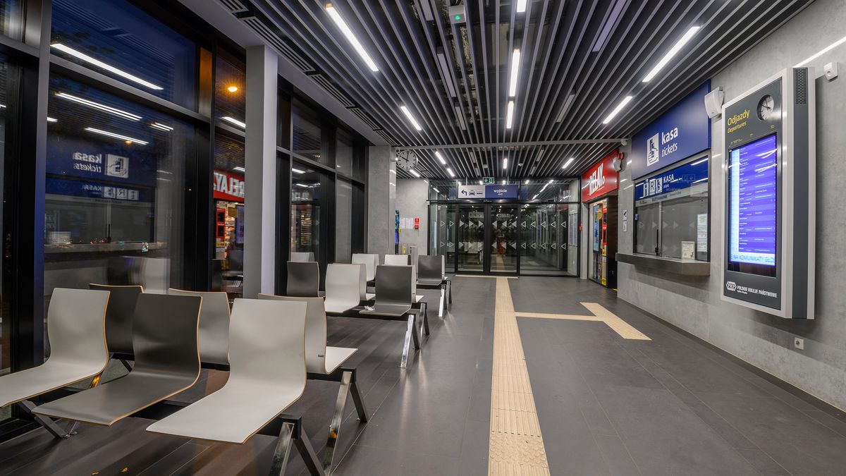 Poznań Garbary. Zmodernizowany dworzec przystosowany do potrzeb osób niepełnosprawnych, w tym osób niewidomych.