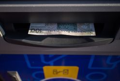 Gotówka znaleziona w bankomacie. Poszukiwany właściciel