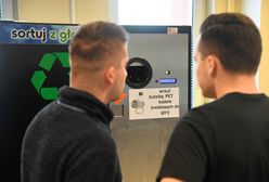 Wrzuć butelkę do automatu. W zamian dostaniesz na bilet