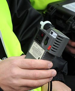 Pijane dzieci szły ulicą. Natknęły się na patrol policji