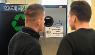 Wrzuć butelkę do automatu. W zamian dostaniesz na bilet