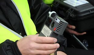 Uciekał przed policją i staranował radiowóz; nie był w stanie dmuchnąć w alkomat