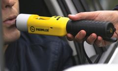 Kierowca miał 4 promile. Nie miał za to prawa jazdy