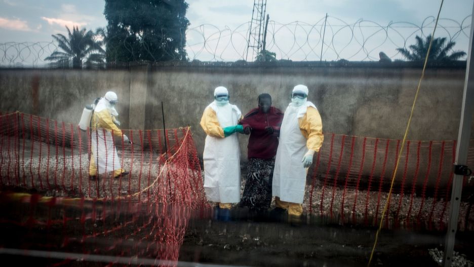 Mimo że chorzy na ebolę są izolowani, choroba może rozprzestrzenić się na nowe kraje