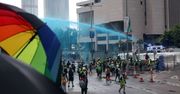 Hongkong. 13. weekend protestów. Policja bombarduje uczestników "niebieską wodą"