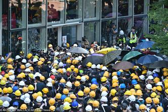 Szef linii lotniczych w Hongkongu odchodzi. PAP: to wynik presji Pekinu