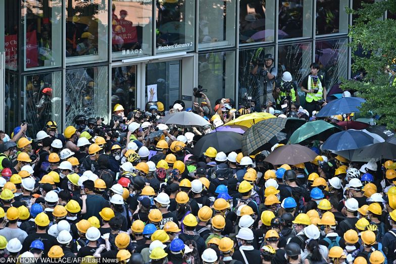 Prezes linii lotniczych z Hongkongu odchodzi po fali antyrządowych protestów.