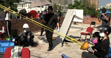 Hongkong. W kampusie politechniki pozostaje 100 protestujących. "To początek końca"