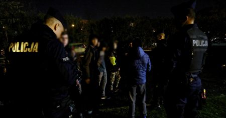 Konin. Zaatakowali policjantów, bo "byli wzburzeni". Są zarzuty i areszt