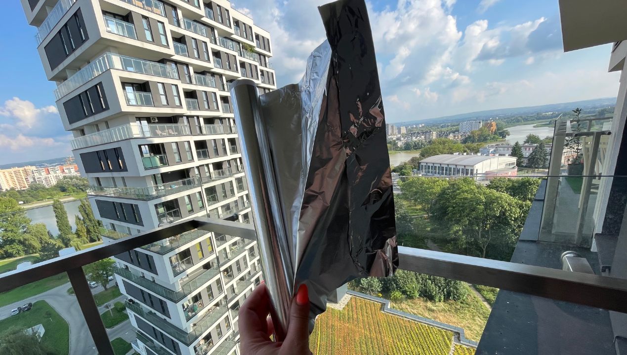 Wystawiam folię aluminiową na balkon i nareszcie mam spokój