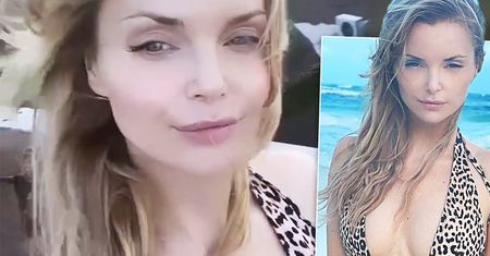 Iza Miko kusi dekoltem do pępka, ale my patrzymy na jej talię. Wspaniała. Wiele kobiet wycina żebra, żeby tak wyglądać